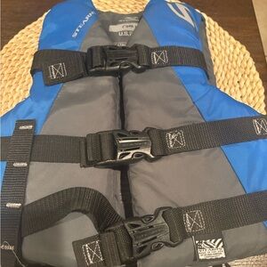 Stearns Blue and Gray Life Jacket